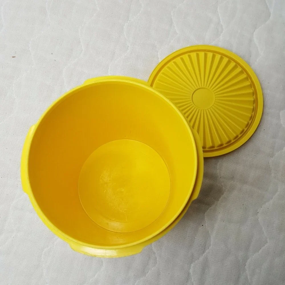 Tupperware Vintage Yellow Canister 811-14 w Starburst Lid Appx 6